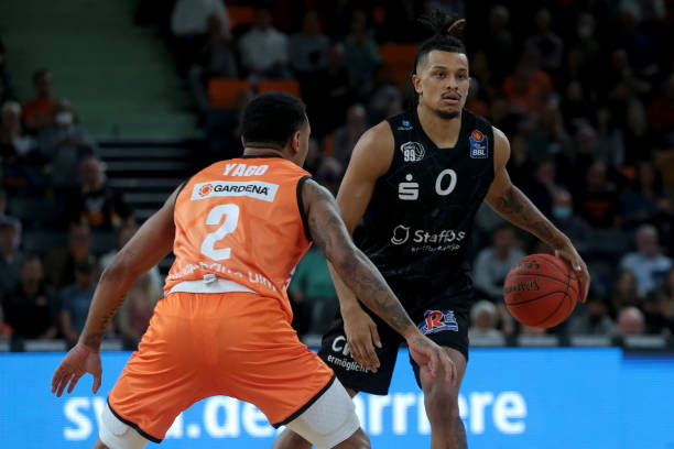 卢克曼的身 卢克曼的身