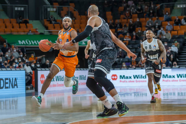 在这场充满 在这场充满