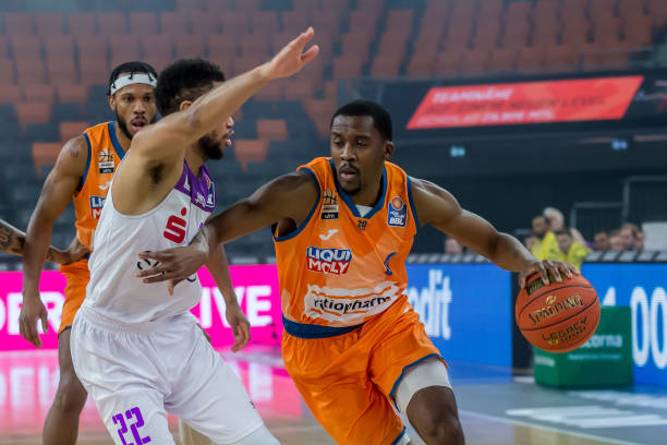 在这场充满 在这场充满